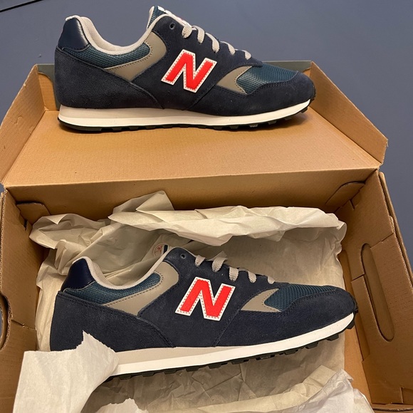 New Balance 393 ASOS Brand New Men’s size 9.5 Navy Red limited - Picture 1 of 4